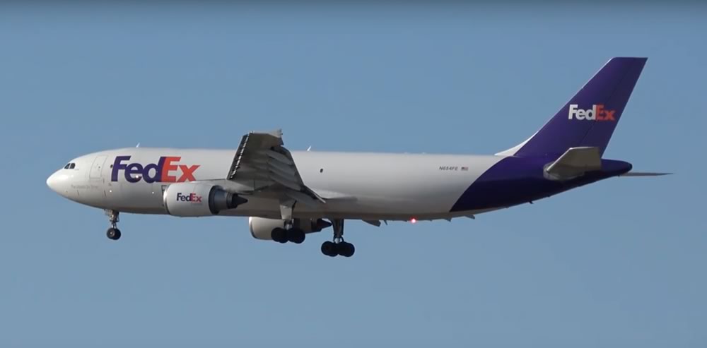 FedEX Airbus A300F-605R on final approach