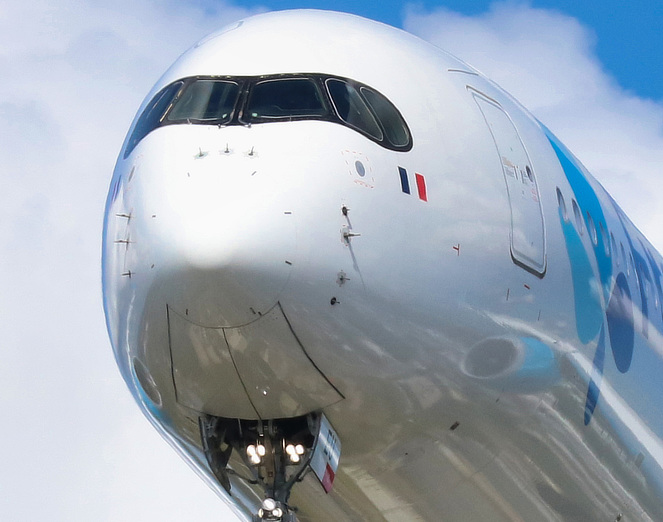 The unique 6-piece "masked" windshield configuration of the Airbus A350