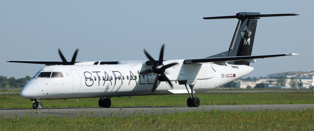 De Havilland Dash-8 400 of Austrian Airlines in Star Alliance livery, Registration OE-LGO